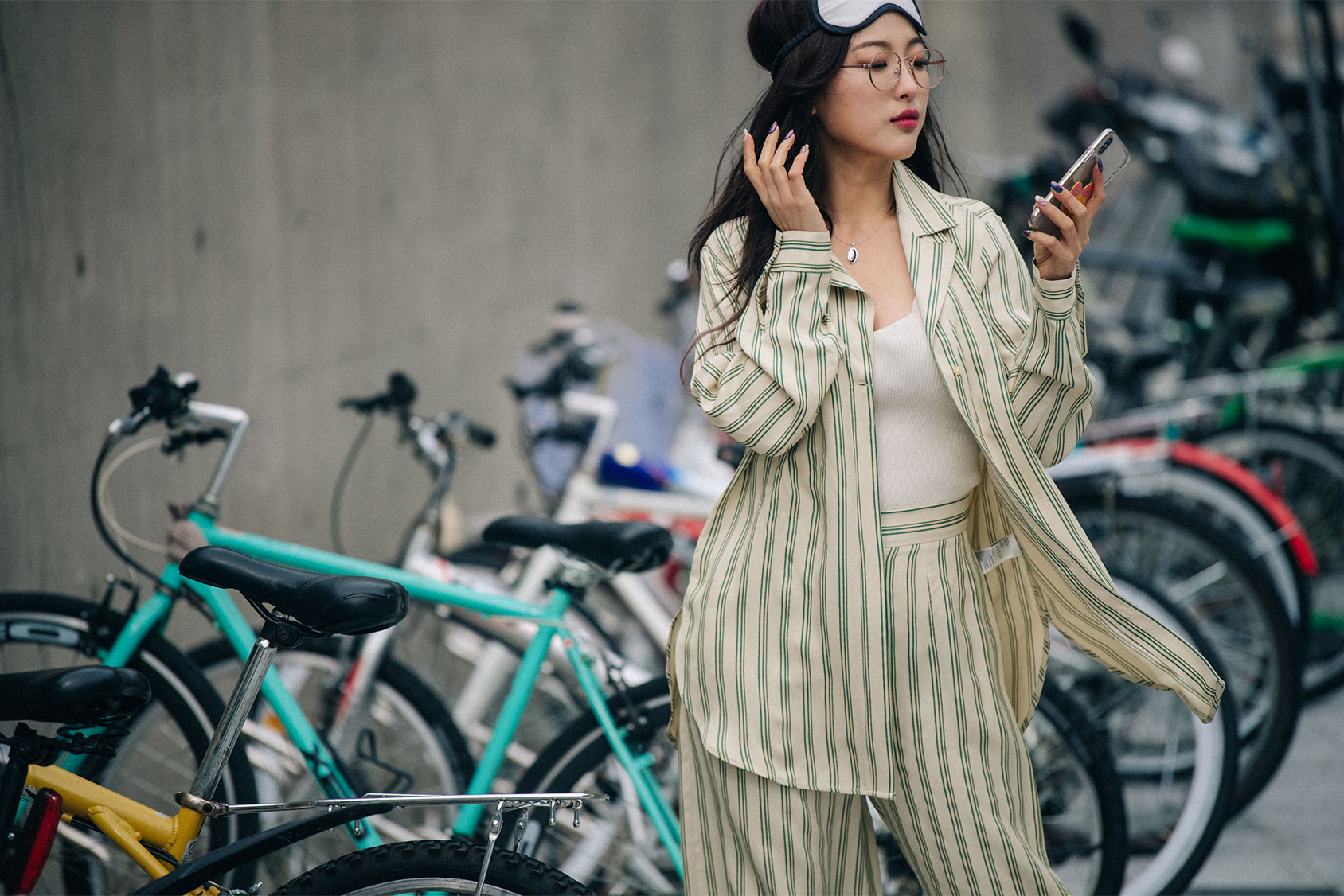 JUNG JU LEE CON UN CONJUNTO DE H&M