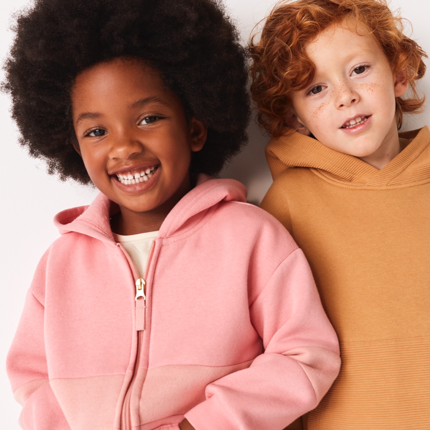 h and m de