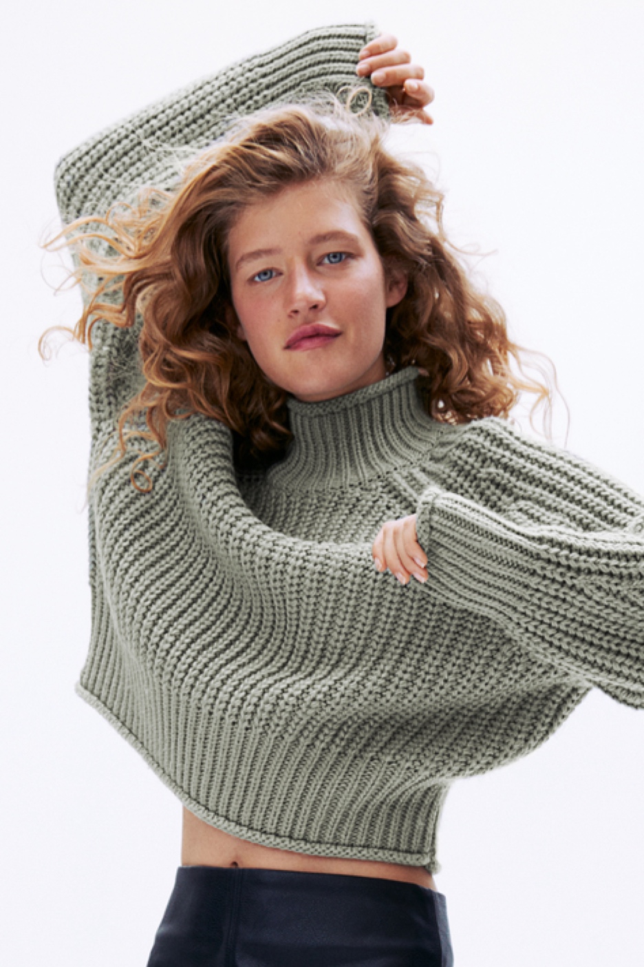 Dames Kleding voor voor Strandkleding voor Sarongs H&M Synthetisch Midi-jurk Met V-hals in het Zwart