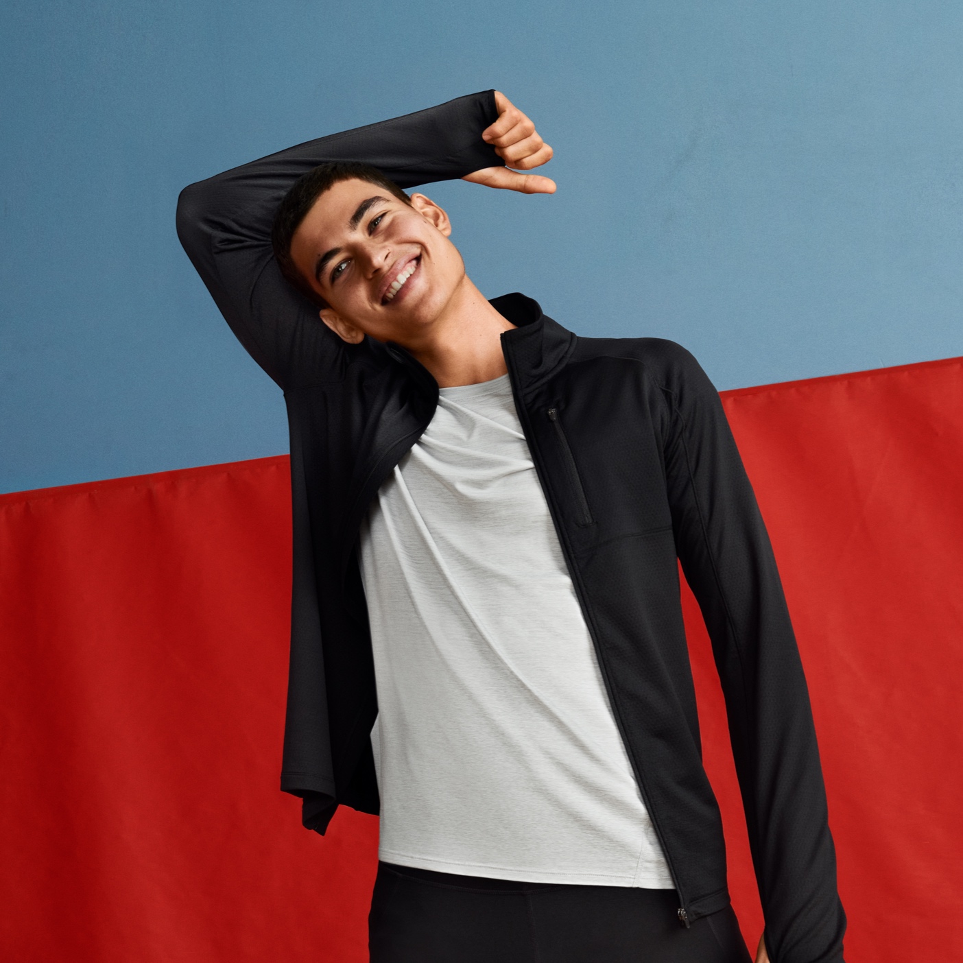 h and m near